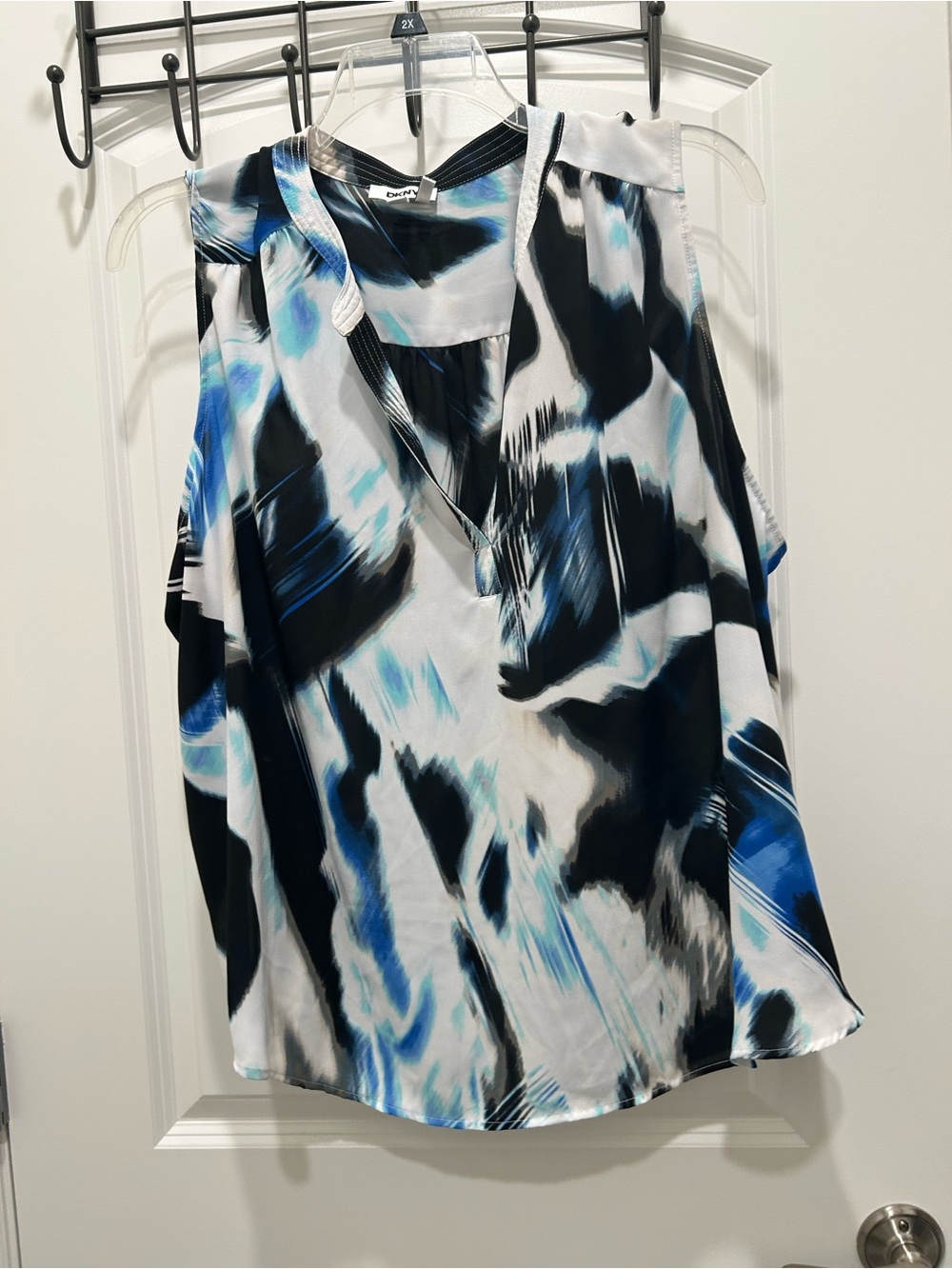 Sleeveless Abstract Print V-Neck Top - Blue/Black/White
